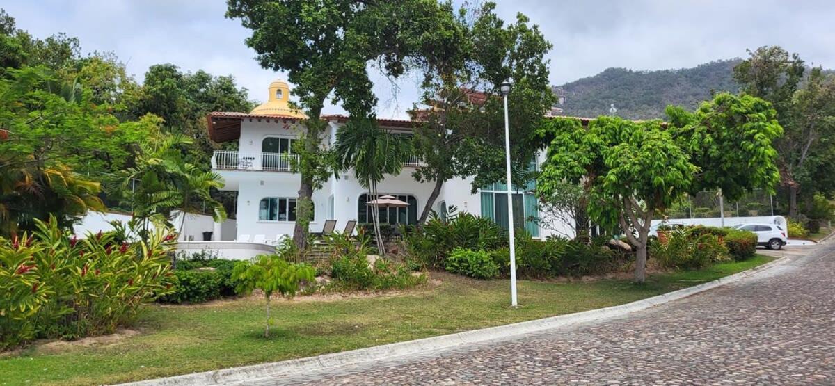 Villa Martha Garza Blanca - Private Heated Pool بويرتو فالارتا المظهر الخارجي الصورة