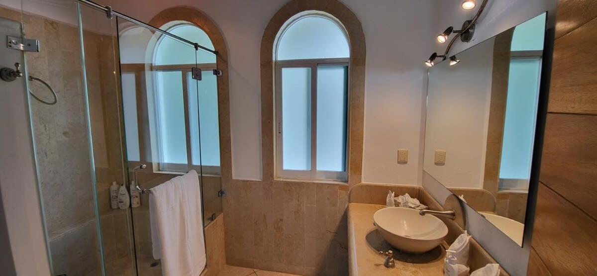 Villa Martha Garza Blanca - Private Heated Pool بويرتو فالارتا المظهر الخارجي الصورة