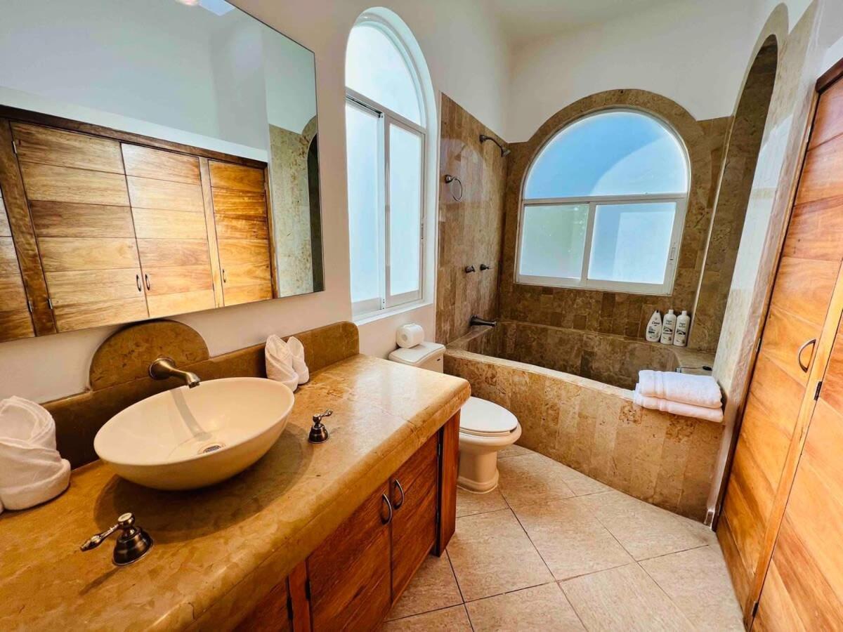 Villa Martha Garza Blanca - Private Heated Pool بويرتو فالارتا المظهر الخارجي الصورة